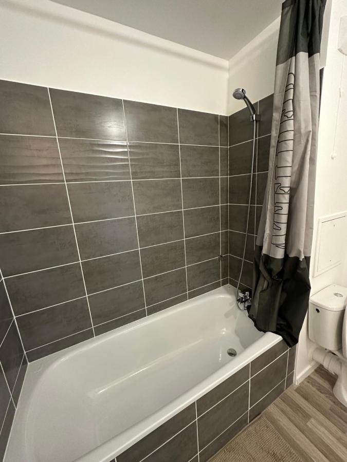 Agreable 2 Pieces Avec Balcon Et Parking Transports By Immo Kit Bnb 사르셀레스 외부 사진
