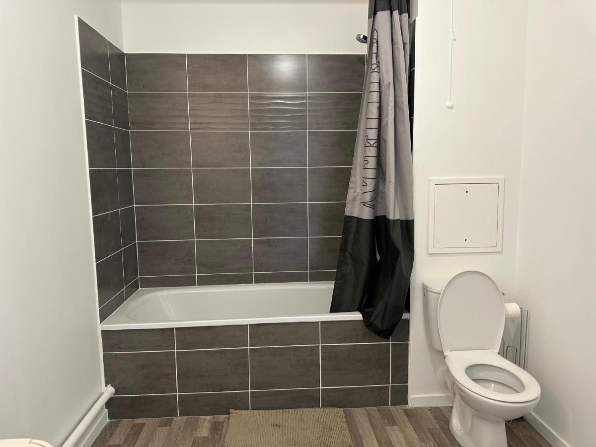 Agreable 2 Pieces Avec Balcon Et Parking Transports By Immo Kit Bnb 사르셀레스 외부 사진