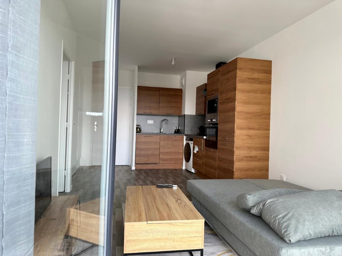 Agreable 2 Pieces Avec Balcon Et Parking Transports By Immo Kit Bnb 사르셀레스 외부 사진