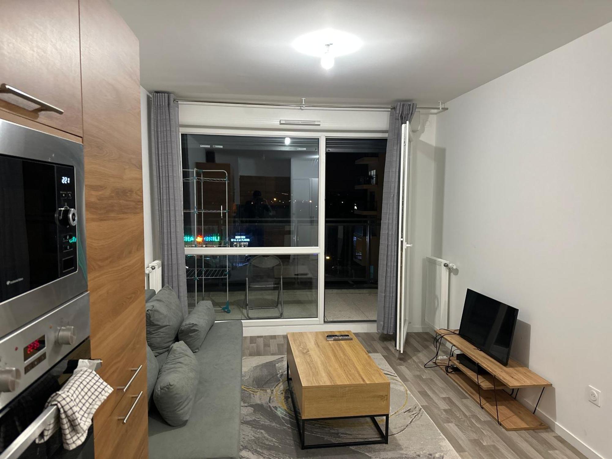 Agreable 2 Pieces Avec Balcon Et Parking Transports By Immo Kit Bnb 사르셀레스 외부 사진